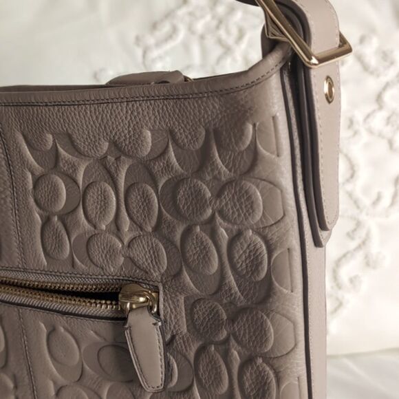 Vintage Coach Legacy Embossed Taupe HOBO Bag NWOT - Picture 15 of 17